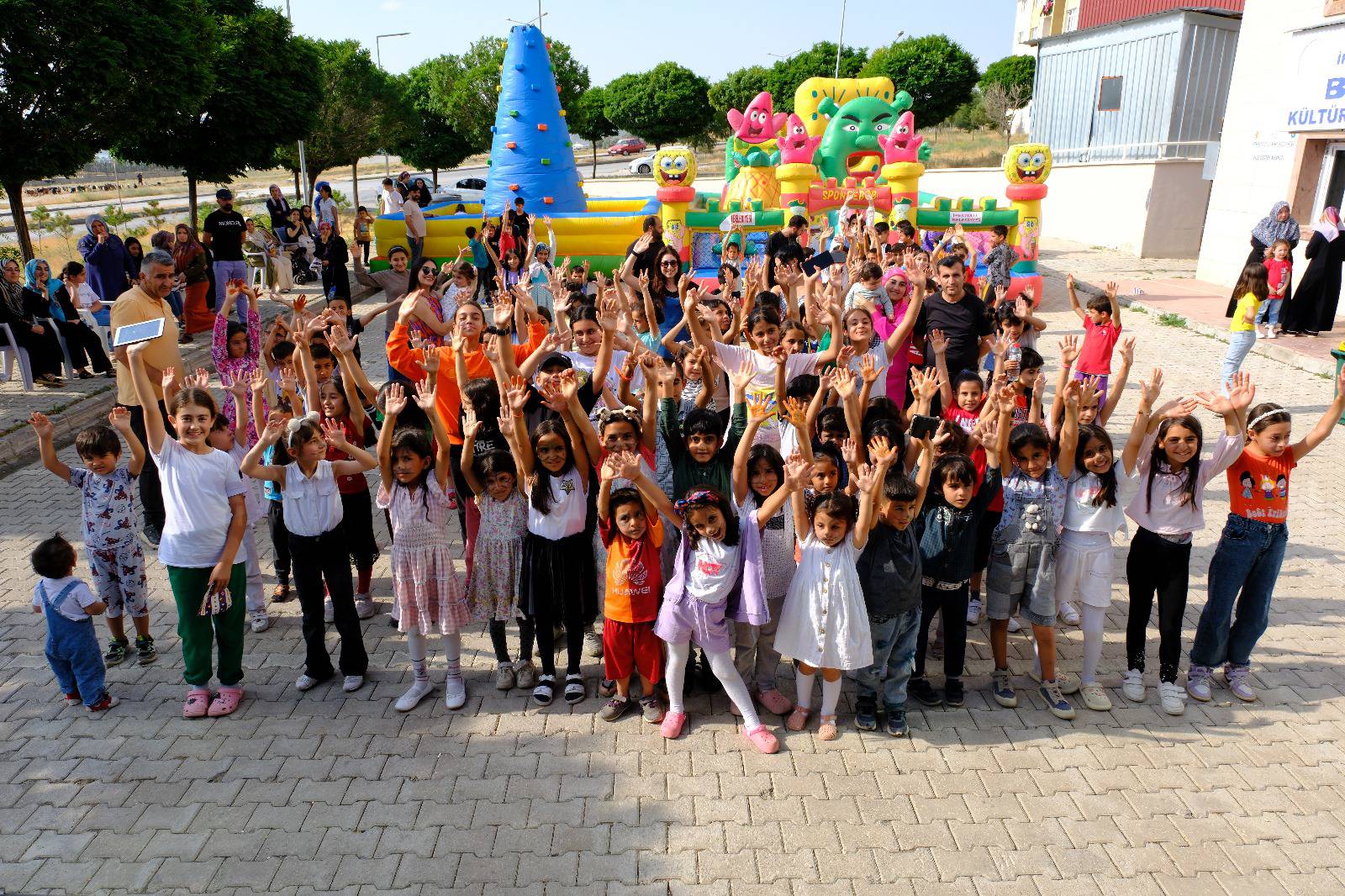 İpekyolu Belediyesi'nin 'Çocuk Şenlikleri' Devam Ediyor