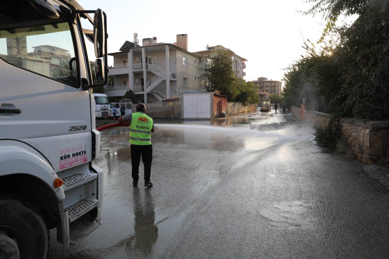 İpekyolu’nda Temizlik Çalışmaları Aralıksız Sürüyor