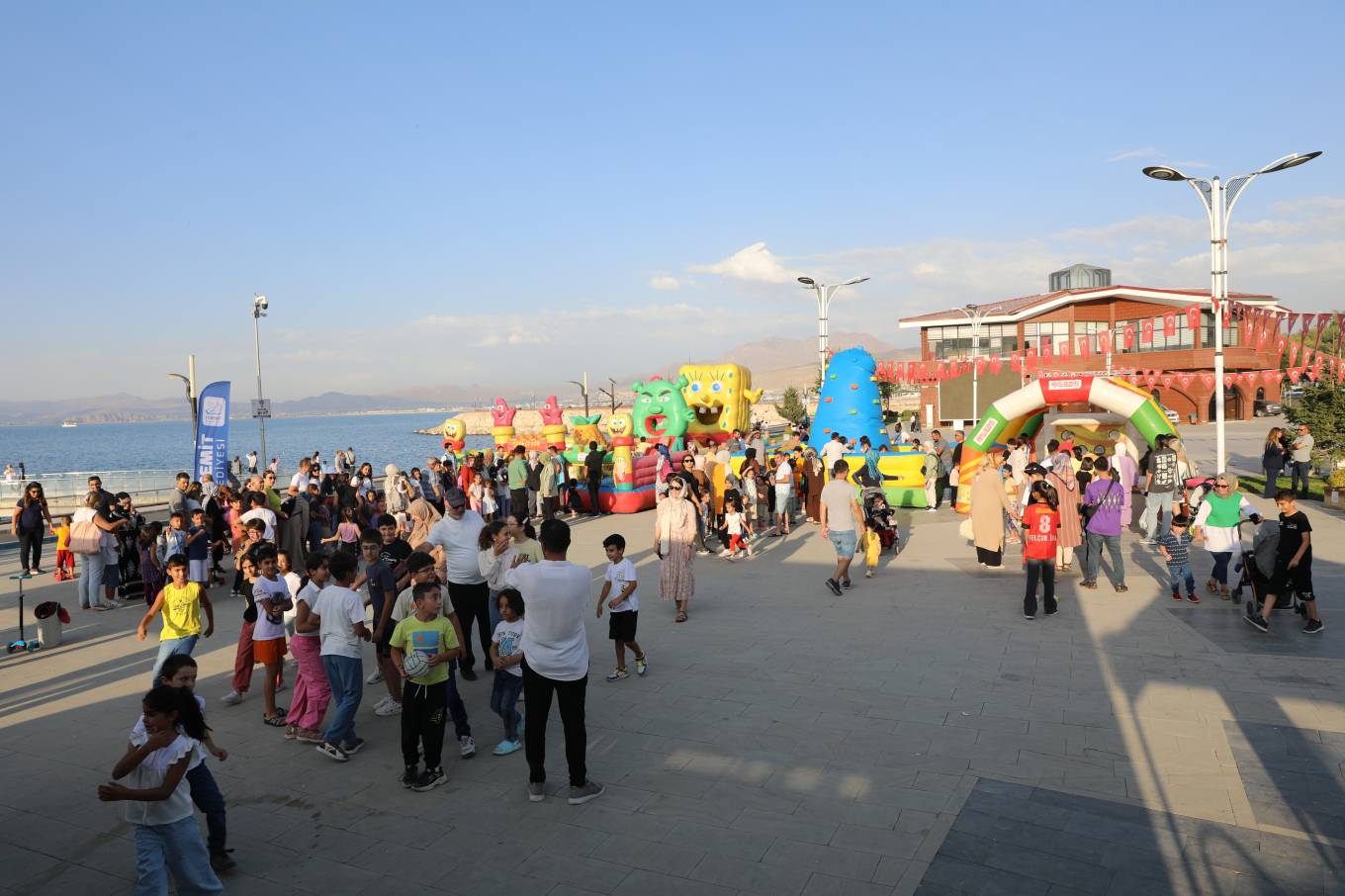 Bugün Edremit Kent Meydanı, İpekyolu Çocuk Şenliği ile renklendi!