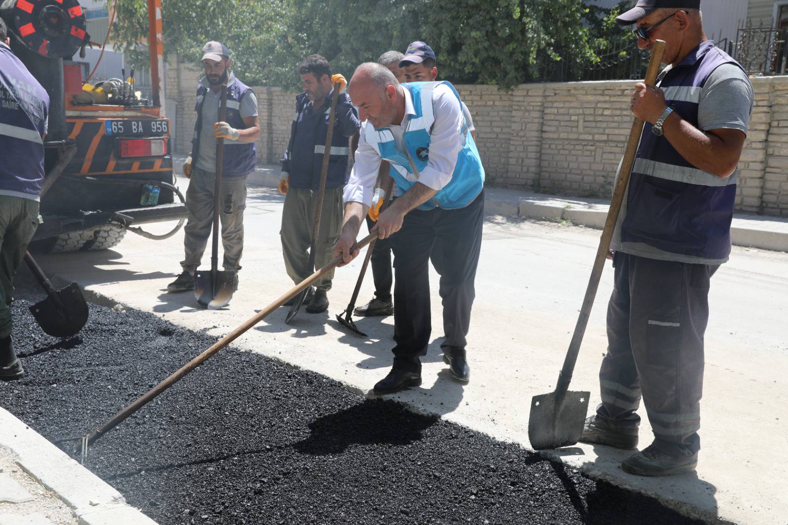 İpekyolu’nda yol bakım onarım çalışmalarımız sürüyor.